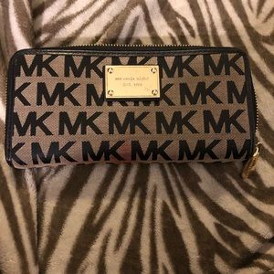 Michael kors wallet